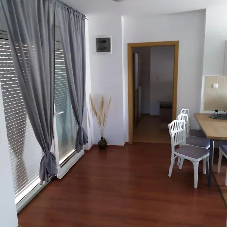 Zobic Family Апартаменты *